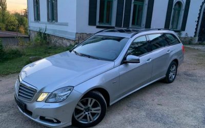 Praktický Mercedes-Benz E 350 CDI s úsporným motorem