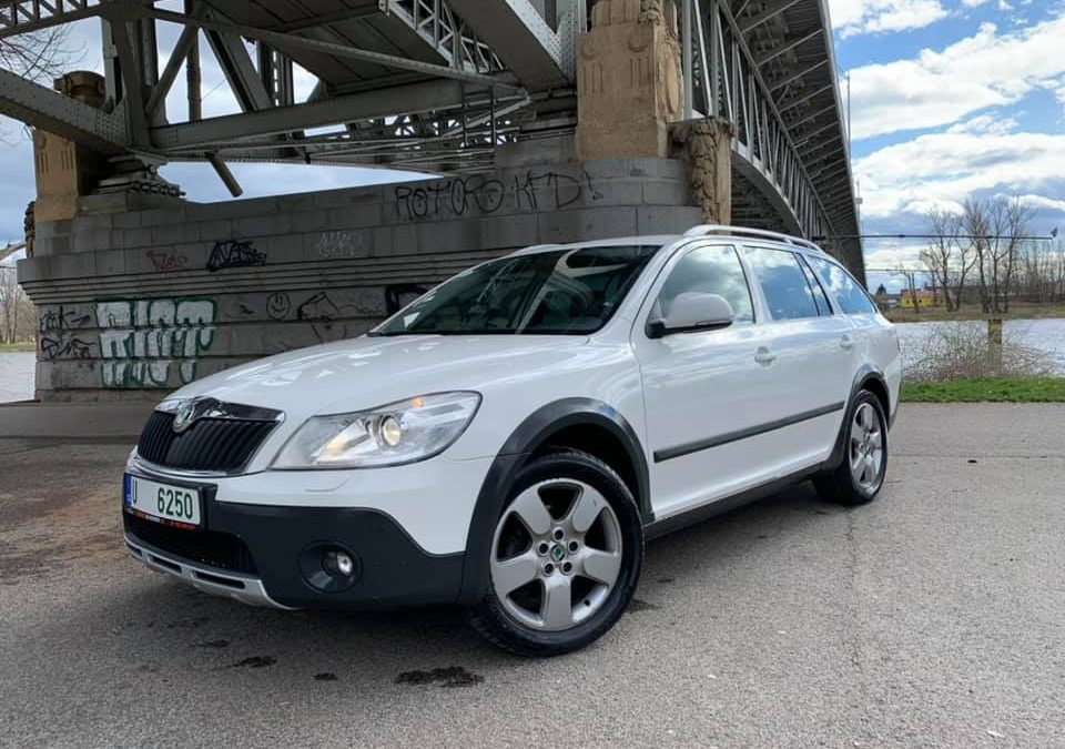 Dovoz – Bílá Škoda Octavia II fcl Scout 2.0 TDI v nevídaném stavu