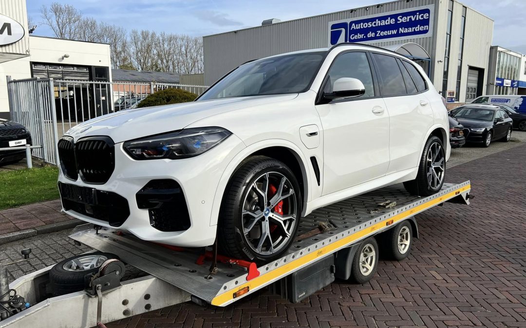 Hybridní BMW X5 pro firmu, které jsme dovezli už 4 auta