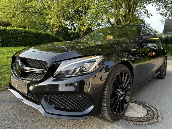 Osmiletý Mercedes-Benz C 43 AMG s nájezdem 125 000 kilometrů