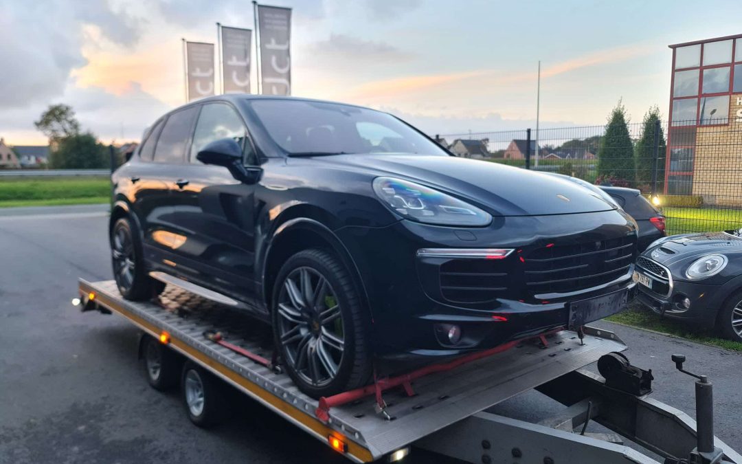 Dovoz ze zahraničí – Hybridní Porsche Cayenne v perfektním stavu