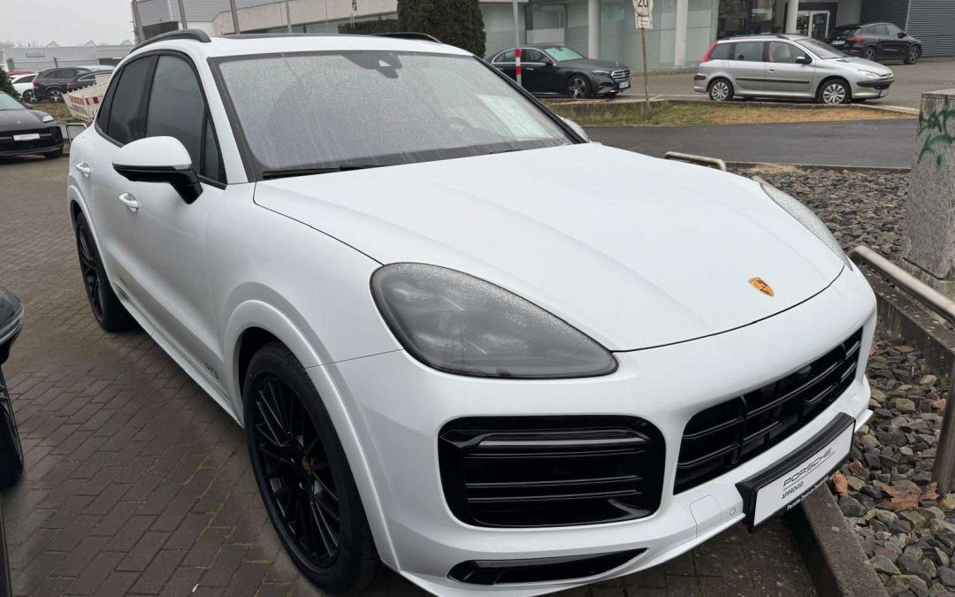 2. pokus vyšel! Toto krásné Porsche Cayenne GTS z roku 2021 jsme zákazníkovi dovezli