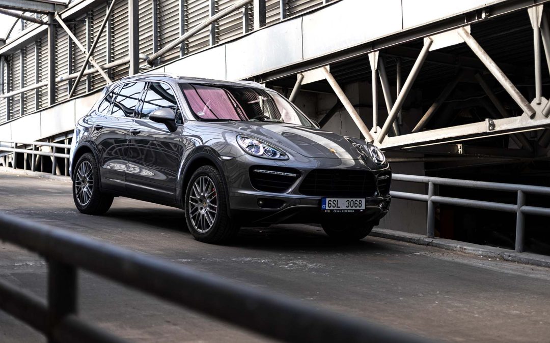 Jak jezdí Porsche Cayenne Turbo (958), které si u nás můžete koupit?