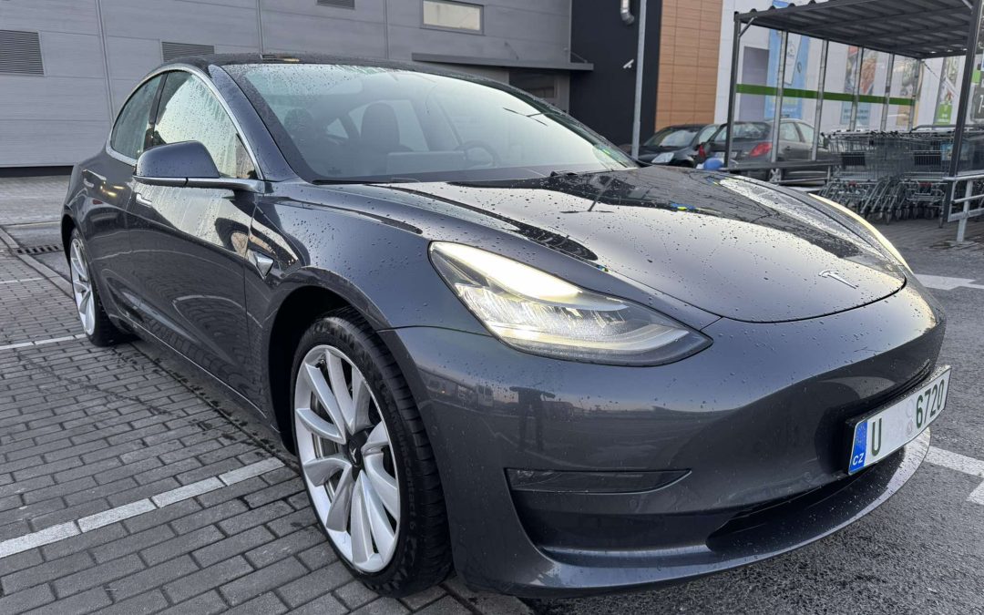 Tuto Teslu Model 3 (2019, 212 tisíc km) jsme ani nestihli dát do inzerce, okamžitě se prodala