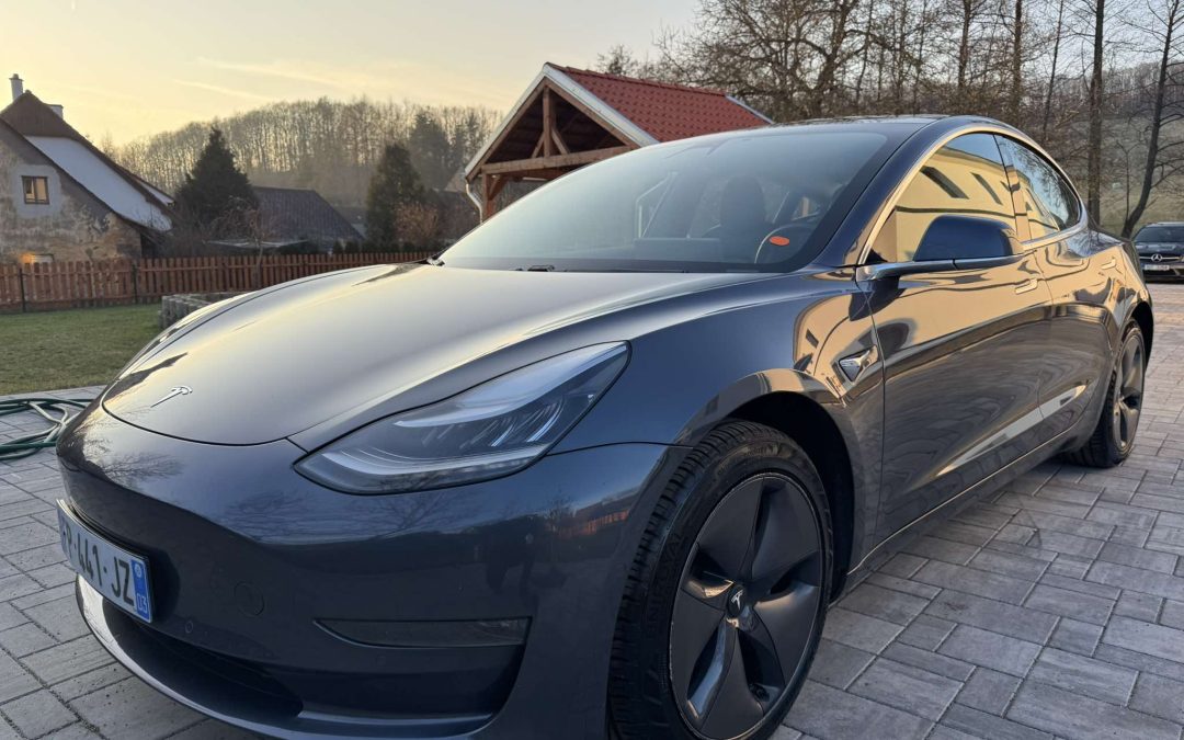 Tesla Model 3 s 222 tisíci kilometry – Baterie se jeví jako spolehlivé, zájem o ojeté Tesly je čím dál větší