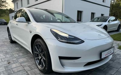 Krásná Tesla Model 3 s nájezdem 210 tisíc km se prodala do 2 dní