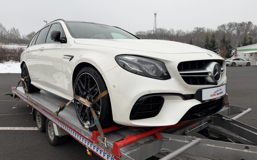 Mercedes-Benz E63s AMG: Dovoz ikonického osmiválce v plné síle